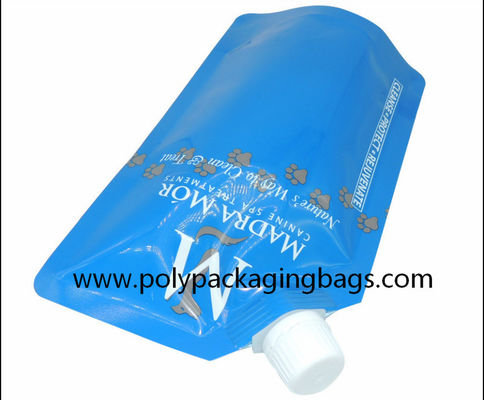 Διπλώνοντας τη μόνη στάση τσαντών 500ml ακροφυσίων αναρρόφησης ουσίας προσοχής τρίχας ρίξτε επάνω τις τσάντες σακουλών