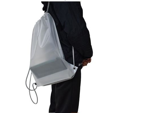 0.08mm παγωμένες CBE Drawstring διπλές ώμων τσάντες Drawstring σακιδίων πλάτης πλαστικές για τον ιματισμό