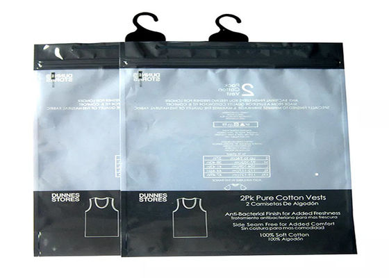 Ενδυμασία της ανακυκλωμένης πλαστικής πολυ τσάντας συσκευασίας με την κρεμάστρα και το γάντζο